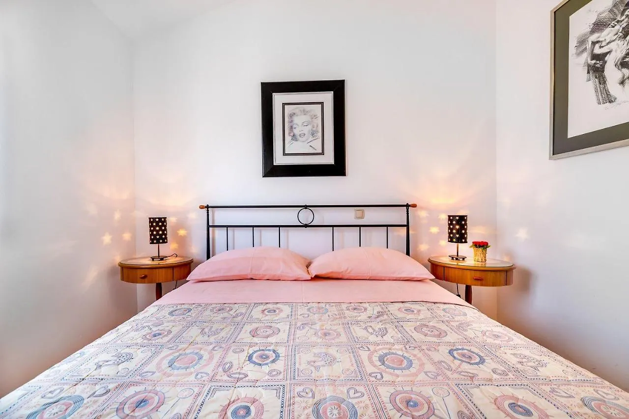 Luxurioeses Apartment 100 Meter Strand Baska  0*, Baska (Krk) Croatia