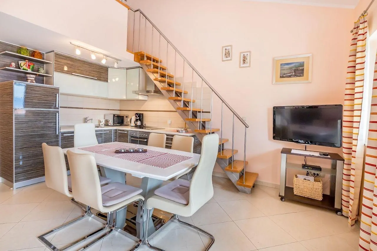 Luxurioeses Apartment 100 Meter Strand Baska  Baska (Krk)
