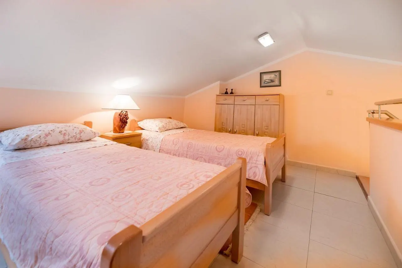 Luxurioeses Apartment 100 Meter Strand Baska